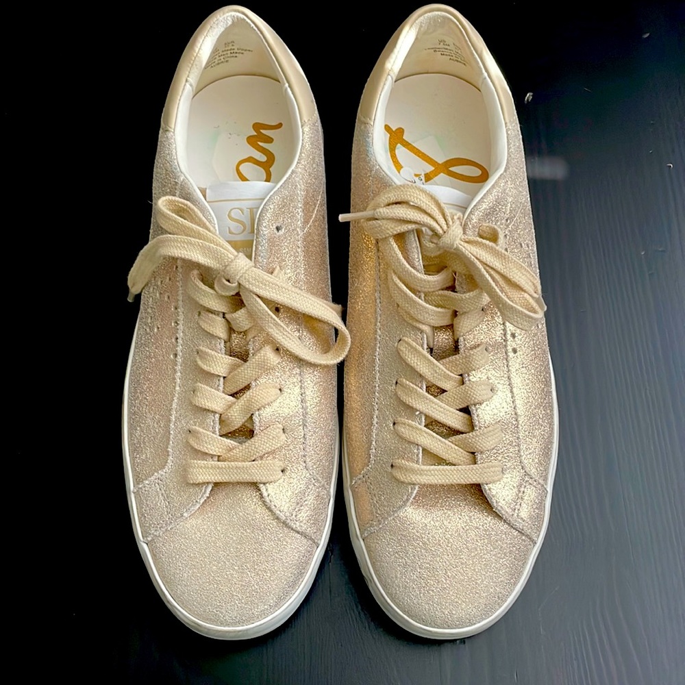 NWOT Sam Edelman gold shoes, size 7.5